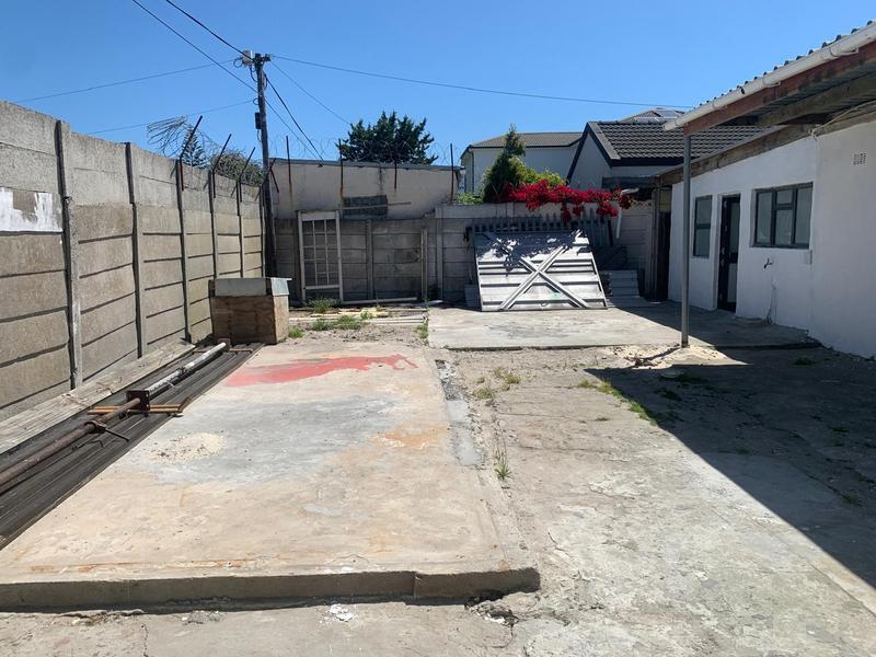 7 Bedroom Property for Sale in Belgravia Western Cape